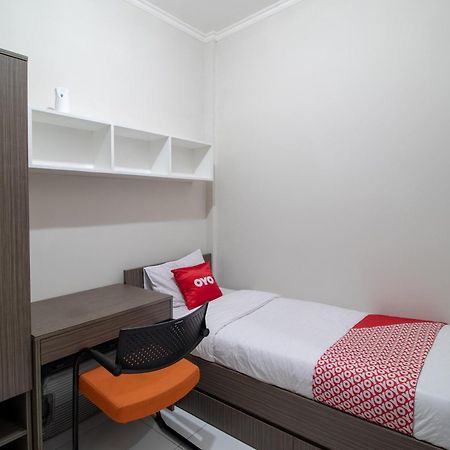 Oyo 3253 Sofia Residence Telukjambe Esterno foto