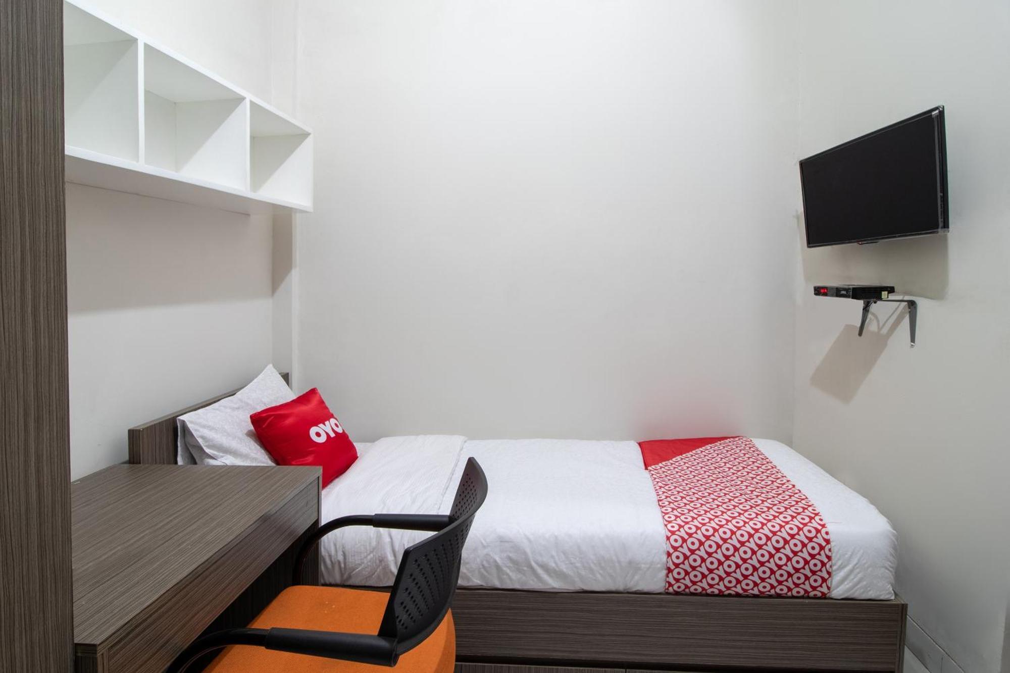 Oyo 3253 Sofia Residence Telukjambe Esterno foto