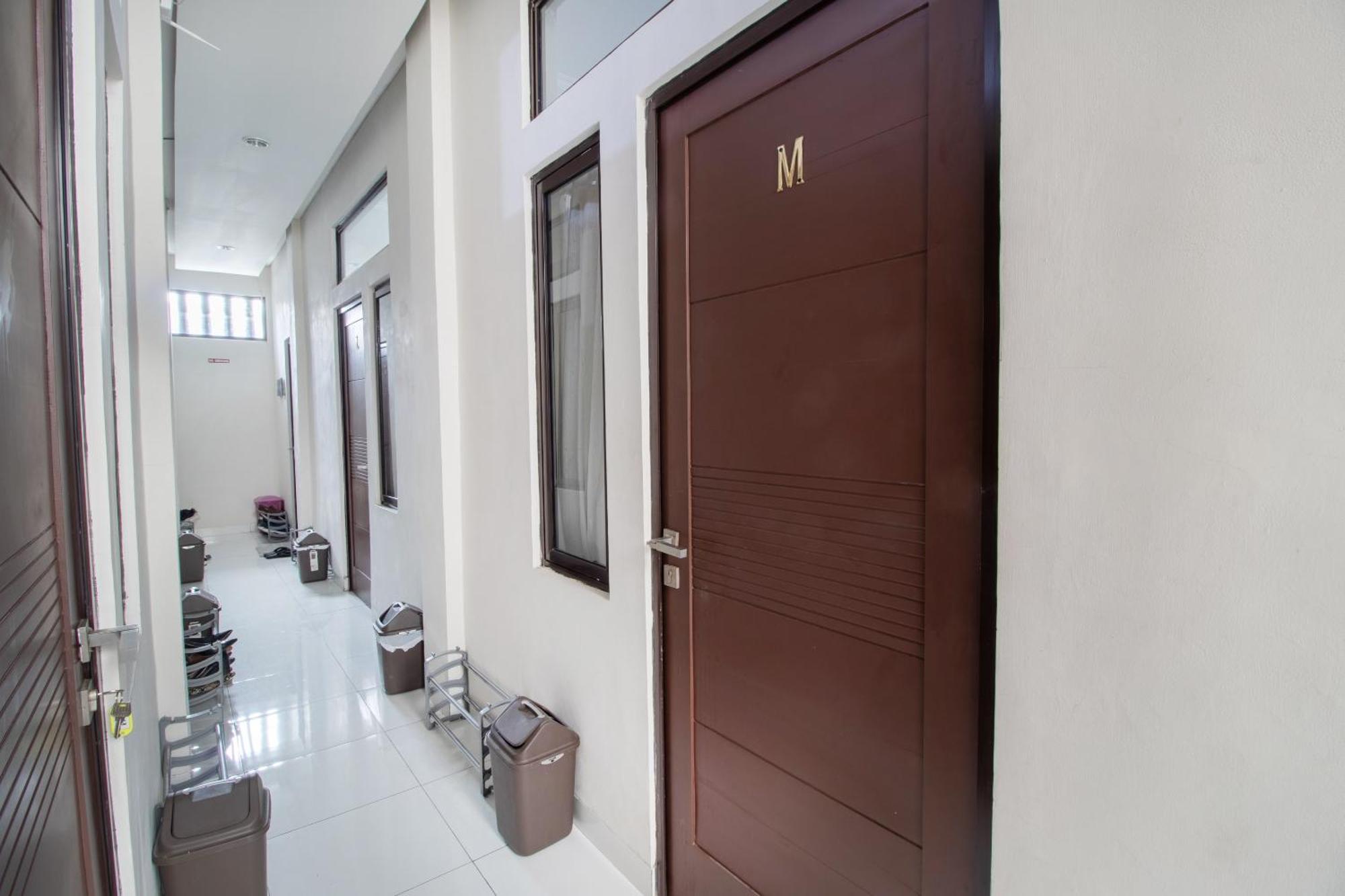 Oyo 3253 Sofia Residence Telukjambe Esterno foto