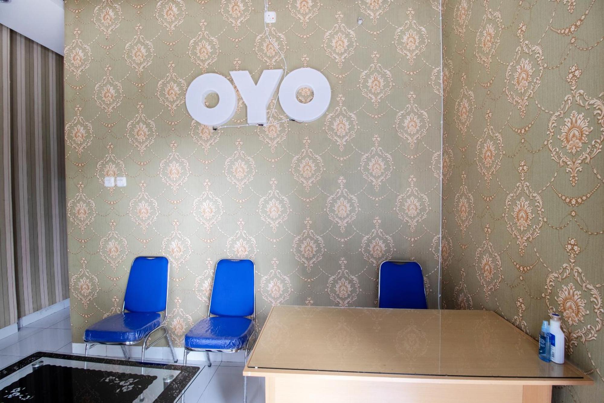 Oyo 3253 Sofia Residence Telukjambe Esterno foto