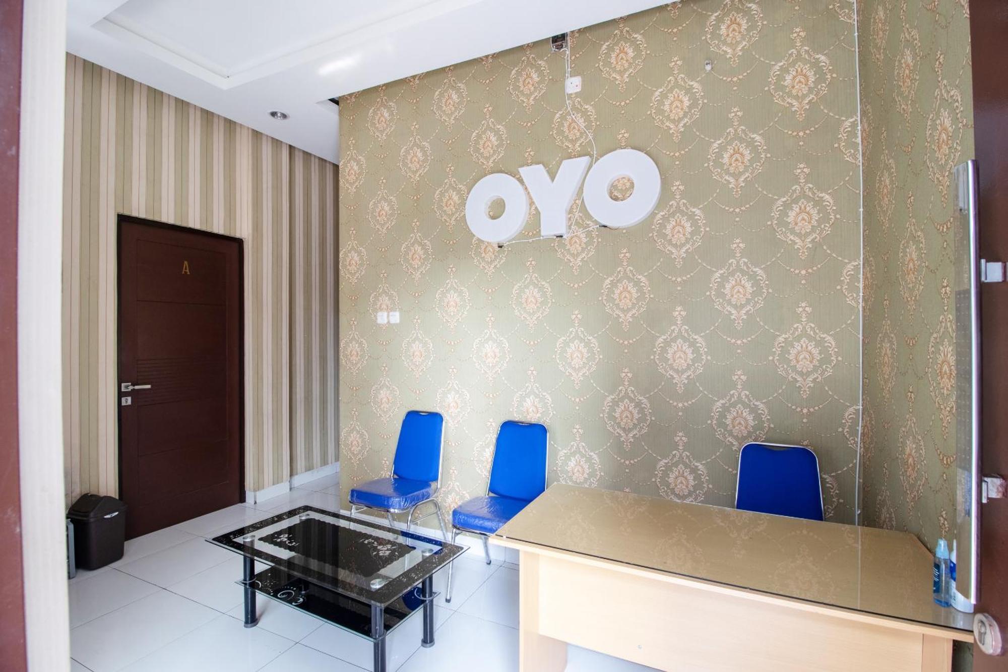 Oyo 3253 Sofia Residence Telukjambe Esterno foto