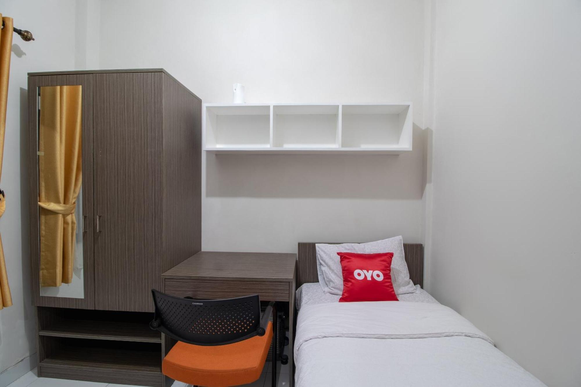 Oyo 3253 Sofia Residence Telukjambe Esterno foto